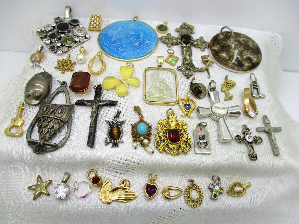 VINTAGE ESTATE JEWELRY LOT 40+ PENDANT CHARMS NO CHAIN CRAFT REPURPOSE OWL CROSS
