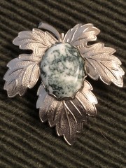 Vintage Brooch Maple Leaf Dark Green Cabochon Stone Silver Tone Pristine Cond