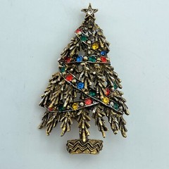 ART Vintage Christmas Tree Brooch Gold Tone Multicolor Rhinestone Pin 2.25in