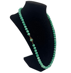 GREEN PEKING GLASS FAUX JADE BEADS NECKLACE HAND KNOTTED ART DECO CLASP 22″ LONG