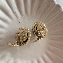 1970s USA Vintage Cameo-Style Earrings With SFG Stamp – Classical