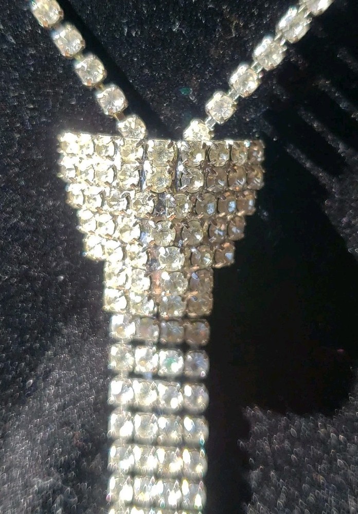 VTG Silvertoned Neck Tie Shaped Necklace Pave Rhinestones 14″ Chain 5.5″Drop