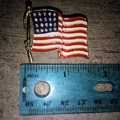 Vintage Detailed Gold Tone USA American Flag Brooch, Enamel & Rhinestone 1.5″