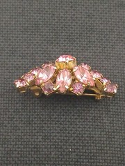 KRAMER OF NEW YORK vintage goldtone prong-set pink stones dainty brooch