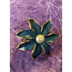 Vintage Kramer OS Blue Enamel Flower Brooch Clip On Earrings Set Gold Tone Chic