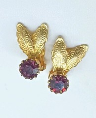 Vintage Purple Rhinestone Clip Earrings Gold Tone Fairy Bug Wings Repousse 3/4″