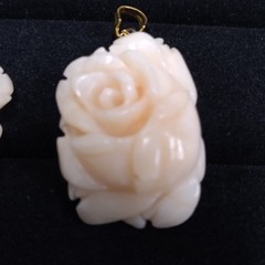 Light Pink Flower Two Stone Pendants Gold Tone