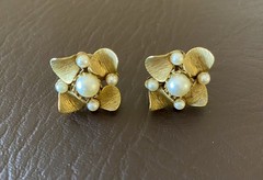Vintage Estate Clip Ons Screw Back Earrings Lot 5 Pairs Glass Cameo Faux Pearl