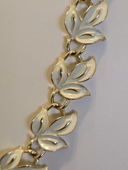 Coro Vintage White Enameled Leaves Necklace 17″