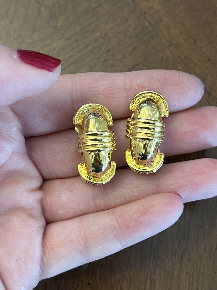 Vintage Les Bernard Vc Vanity Earrings Gold Tone Textured Small Hoops Clip-Ons!