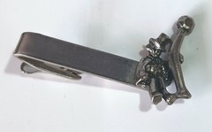 Vtg Silver-tone Tie Bar Clip: Sullen Man in Top Hat Holding Bent Street Lamp