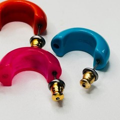 Vintage KJL by Kenneth Jay Lane half hoop Lucite earrings signed – 8 pair