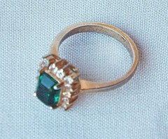 Vintage faux emerald ring 18 KT GEL yellow gold plate size 7 clear rhinestones