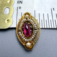 Antique 10K yellow gold red stone & seed pearl brooch pin 2.0 grams
