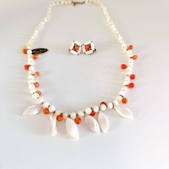 NEW VINTAGE MIRIAM HASKELL CORAL & CREAM SHELL BEADED NECKLACE AND EARRING SET