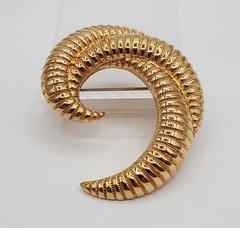Monet Large Swirl Brooch 2.25in Gold Tone Ribbed Textured Spiral Estate Pin