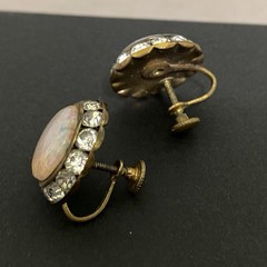 Vintage Rhinestone & Faux Cabochon Fire Opal Gold Tone 3/4″ Screw Back Earrings
