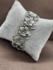 Vintage 1950’s-1960’s? Rhodium Plated Flower Plaque Link 7″ Costume Bracelet