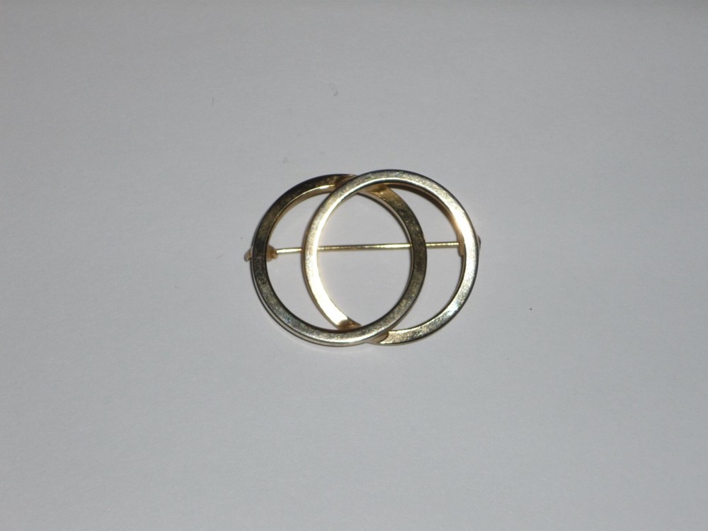 Vintage Antique Gold Intertwined Circles Rings Brooch Pin, 1.75″ Inches Across