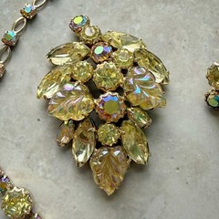 Vtg Signed Weiss Necklace Brooch Earrings Demi Set Molded Glass Leaf Yellow AB