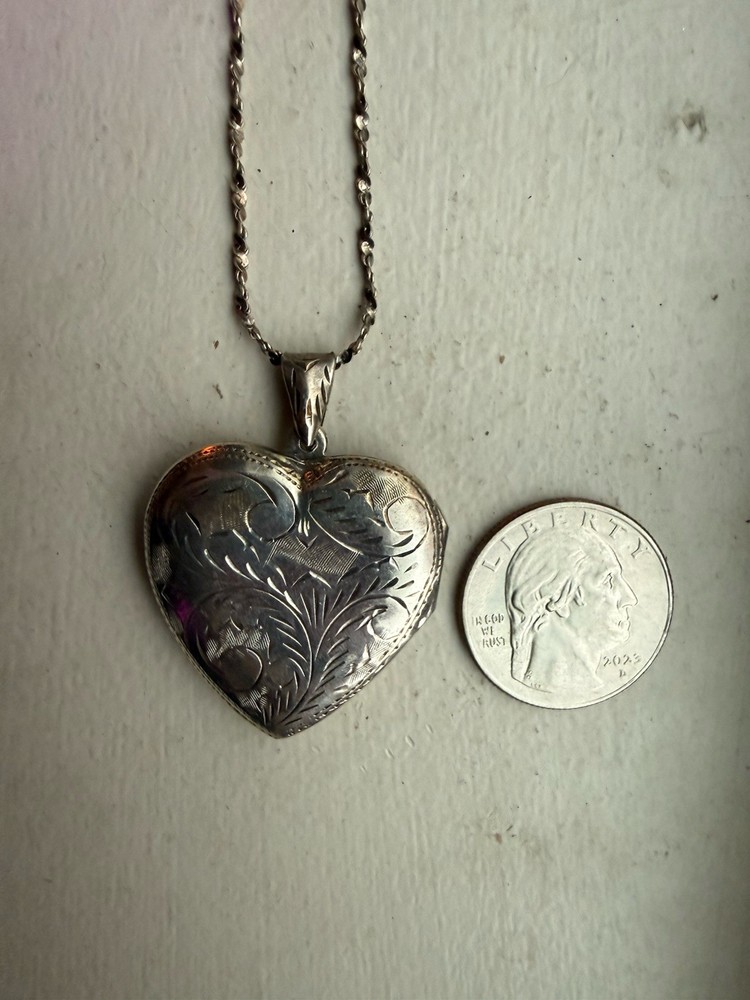 Vintage Sterling Silver Heart Shaped Necklace- 22 Inches