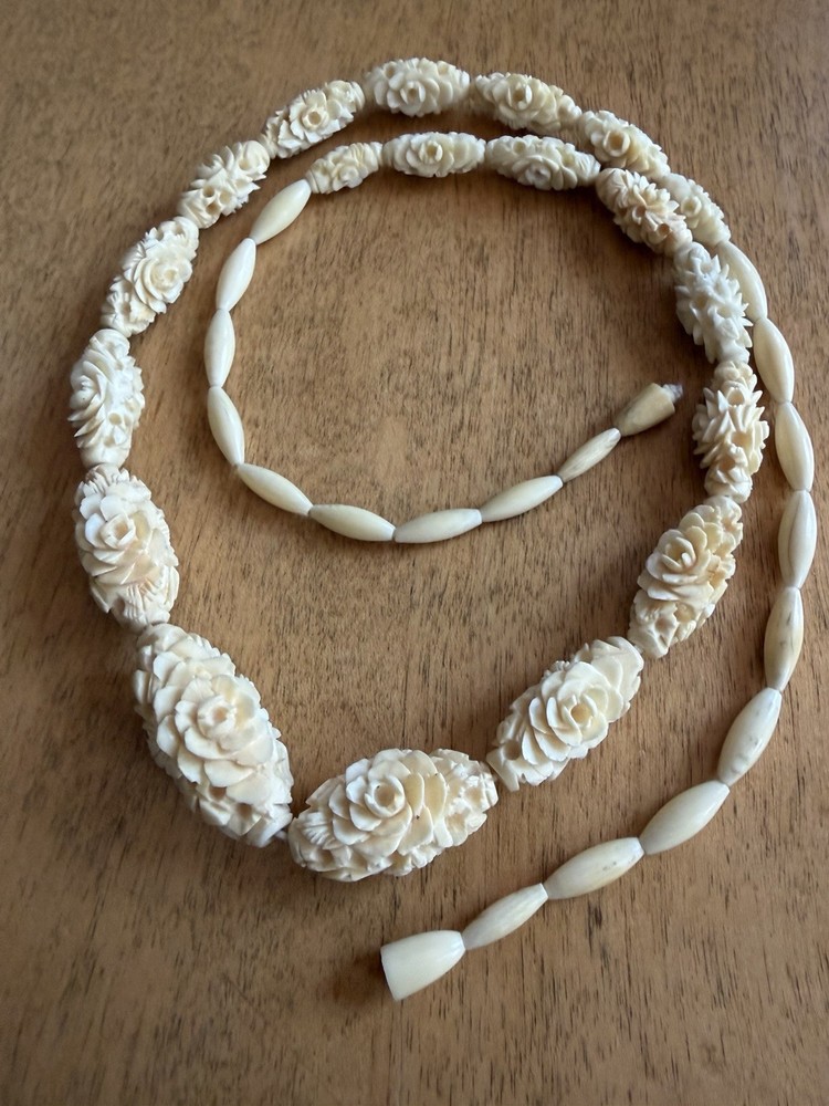 Vintage Hand Carved Floral Bead Necklace Cream Ivory Color Screw Back