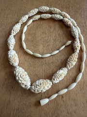 Vintage Hand Carved Floral Bead Necklace Cream Ivory Color Screw Back