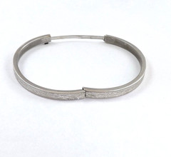 Marathon Sterling Silver Concave Floral Etched Hinged Bangle Bracelet 11gr Vtg