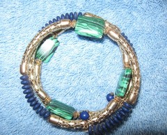 Expandable Spring – Memory Wire. Bangle Bracelet. 3 Rows; Gold Tone Navy Green