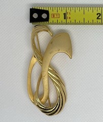 Vintage Signed Tona Ribbon Brooch Brushed and Textured Gold Tone Swirl Design
