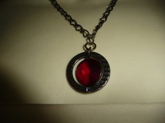 PENDANT LRG RED FACETED PLASTIC STONE ON SILVER TONE CHAIN NECKLACE #20/21