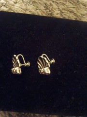 Women Silver Toned Shell Clip On Earrings
