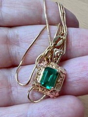 VINTAGE 10K/14K YELLOW GOLD EMERALD GREEN COLOR CZ PASTE ORNATE PENDANT NECKLACE