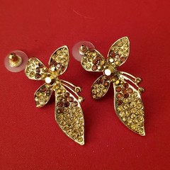 Avon 35th Anniversary 2006 Rhinestone Flower Brooch with coordinated earring set