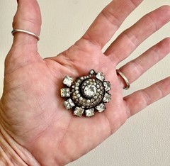 1930s EISENBERG STERLING SILVER SQUARE RHINESTONE SWIRL SHELL FUR CLIP BROOCH
