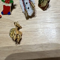 Vintage lot of Assorted Pins. 19 Pieces. Lot 296