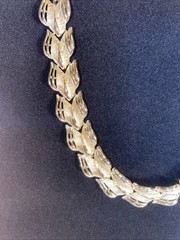 Vintage Mode Art Deco Gold Tone Necklace 50s-70s Unique Leaf