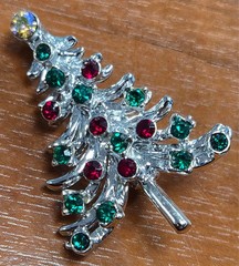 Vintage 90’s Rhinestone Christmas Tree Pin / Brooch Clip On Earring Set
