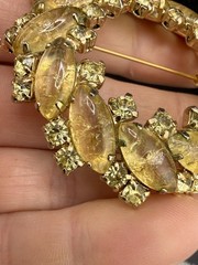 Vintage Rhinestone Brooch Gold Tone Wreath