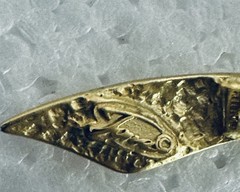 Tona Signed Ribbon Gold Tone VTG Brooch Pin Designs Lot Of 2