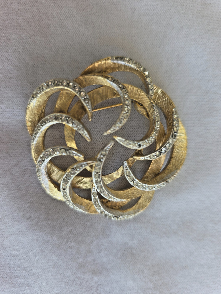 Vintage Capri Sunburst Flower Brooch Gold Tone White Rhinestone Floral Signed