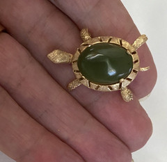 VINTAGE DESIGNER KARBRA 3.00ct JADE 14K YELLOW GOLD TURTLE BROOCH PIN 6 GRAMS