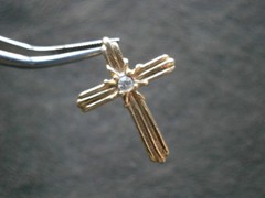 Ribbed Cross with Clear Crystal Goldtone Vintage Pendant 2.0g