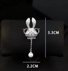 Sterling Silver Intellectual Bunny Rabbit Brooch With 8-9 mm Pearl Drop
