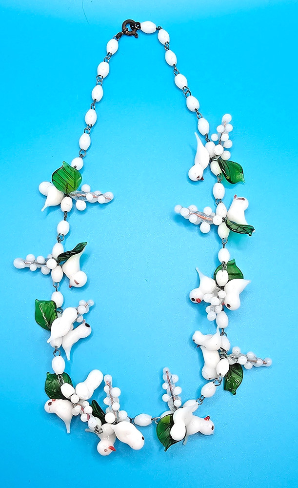 VTG Venetian Murano Glass White Bird/Green Leaves Necklace BIN03 DS36