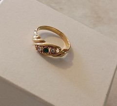 Vintage Avon Simulated Emerald and Cubic Zirconia Stone Ring Size 8 Original Box
