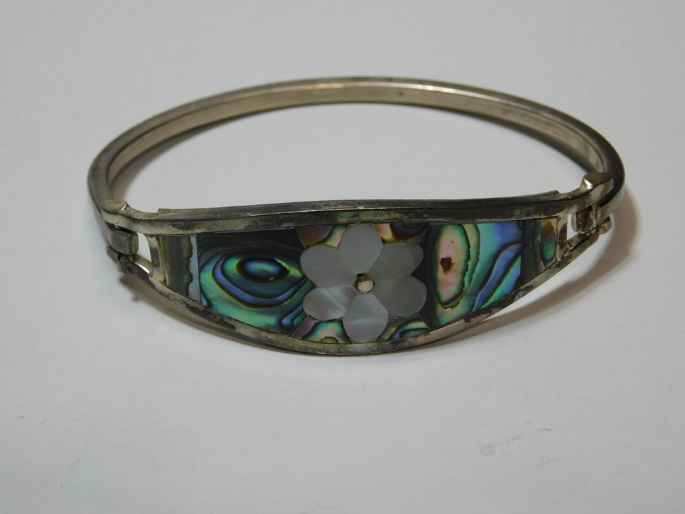 Vintage 7″ Abalone Flower Design Push On Silcer Tone Bracelet in Good Cond.