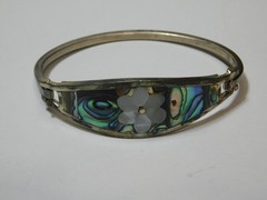 Vintage 7″ Abalone Flower Design Push On Silcer Tone Bracelet in Good Cond.