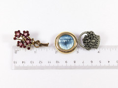 Vtg Rhinestone Floral Spray Red Pink Gold Tone Flower Bouquet Pin Silver Basket