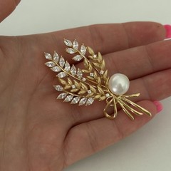 Ladies Clear CZ Flower Plant Faux Pearl Gold Tone Sparkly Brooch Pin Pendant